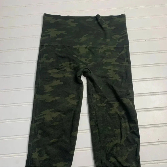 Spanx Look At Me Now Camo Leggings Cropped - Picture 6 of 8